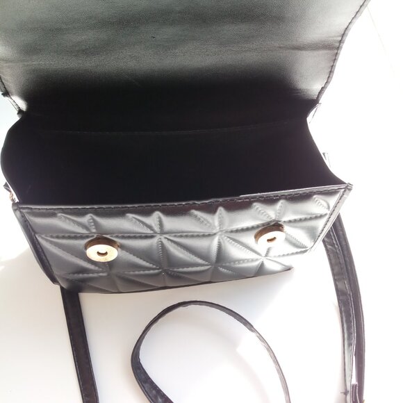 ๐ค Black Crossbody Bag โ Sleek & Versatile ๐ค - Picture 4 of 4